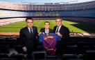 Bartomeu, Valverde y Mestre posan en el Camp Nou tras la renovación del entrenador.