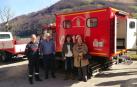 De izquierda a derecha, Javier Bayona, Javier Goicoa, Isabel Anaut y Elena Aizpuru, en la presentación del nuevo vehículo de los bomberos voluntarios de Valcarlos.