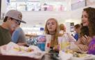 Los guionistas de EE UU premian películas sin Oscar como 'Eighth Grade'
