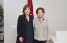 Uxue Barkos y Lucía Odria, en el despacho presidencial.