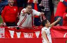 Ben Yedder celebra el primer gol del partido ante la afición sevillista.