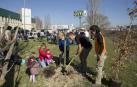 Las familias tuvieron la ayuda de cinco jardineros del Área de Jardinería y Agenda 21.