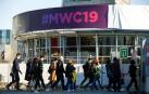 Operarios y participantes del Mobile World Congress 2019 ultiman los preparativos finales del Congreso que dará inicio el próximo lunes en el recinto de la Fira de Barcelona.
