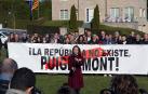 Inés Arrimadas, acompañada de los diputados del Grupo Parlamentario de Ciutadans, frente a la "Casa de la Republica" en Waterloo (Bélgica).