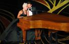 Lady Gaga y Bradley Cooper se meriendan unos Oscar más ágiles y muy hispanos