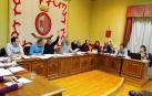 Los 13 ediles participaron en el pleno de ayer. Reunió a una decena de vecinos y duró 45 minutos. En la foto, la APS vota el presupuesto.
