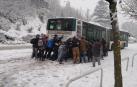 La anécdota de la mañana: cómo mover una villavesa en la nieve