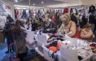 Los saldos de las prendas que ya están fuera de temporada son un atractivo para los compradores.