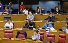 Un Parlamento dividido califica la desaparición de Caja Navarra de "evitable"