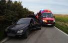 Queda inconsciente tras chocar con su vehículo contra una cuneta