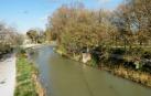 Un tramo del Canal Imperial de Aragón a su paso por Zaragoza.