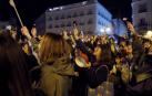 Cacerolada celebrada esta noche en la Puerta del Sol, en Madrid, que da inicio a la jornada de huelga feminista de este viernes.