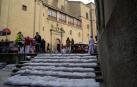 El equipo de rodaje de la película china 'Line Walker II' ha filmado esta semana en tafalla. la escena estrella ha sido la de una persecución de coches que se desarrolla durante un supuesto encierro de san fermín. cientos de navarros han participado en el rodaje como figurantes