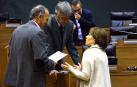 Barkos y Koldo Martínez, junto a Araiz en el Parlamento.