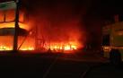 Fotografía facilitada por el consorcio provincial de Bomberos donde se puede ver el incendio producido esta pasada madrugada en la carpa en la que se encontraban las 23 motos de competición en el Circuito de Jerez.