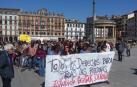Manifestantes en la plaza del Castillo de Pamplona