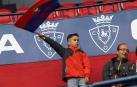 Fotos del búscate en la grada del Osasuna Femenino-SD Eibar