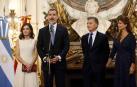 Han iniciado su visita con una ofrenda floral al monumento en Buenos Aires del general José de San Martín