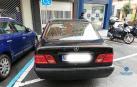 Retirado un coche con matrícula falsa en Pamplona aparcado en plaza reservada