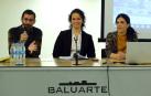 El profesor Carlos Cebrián y las psicólogas Montserrat Peris y María Contreras, este domingo en Baluarte