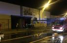 Los bomberos han tenido que sofocar el fuego de un incendio en Bizcochos Dorleta de Corella.