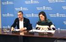 El vicepresidente Laparra y Gema Mañú, durante la presentacion del nuevo decreto de financiación de los Servicios Sociales de Base de Navarra.