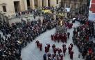 Los 12 pasos que componen la procesión han desfilado por las calles del Casco Antiguo de la capital foral.