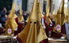 Apenas unas gotas de lluvia no consiguieron “apagar” la celebración del Jueves Santo en la plaza de Santa Mª la Real