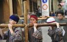 Las calles de Peralta acogieron por cuarta vez la representación de la Pasión de Cristo, protagonizada por los niños de la localidad.
