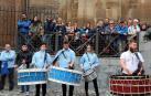 Sexta edición de la 'Rompida de la Hora' de Tudela en la que decenas de personas han hecho sonar sus tambores y bombos desde las 12:00 del mediodía en la plaza Vieja de Tudela.