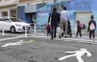Sin miedo a cruzar la calle camino de clase
