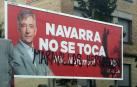 Valla electoral de Geroa Bai con pintadas en la Txantrea.