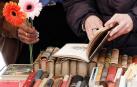Flores y descuentos en el Día del Libro en Pamplona