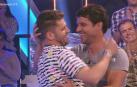 Un abrazo altera las hormonas de los seguidores de El Conquis