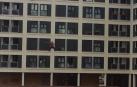 Cae de un 2º piso cuando caminaba por el alféizar de la ventana en Buztintxuri