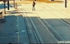 Un policía salva la vida a una mujer cuando iba a ser arrollada por un tren