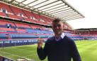John Aloisi, espectador de lujo en El Sadar
