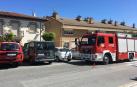 Los bomberos sofocan un incendio en la caldera de un colegio electoral en Zizur