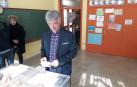 Koldo Martínez, candidato de Geroa Bai al Congreso de los Diputados, depositando su voto en el colegio de Iturrama.