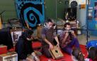 Objetos reciclados de la basura para convertirse en instrumentos musicales