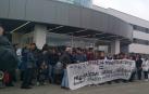 Concentración de protesta por los despidos en la Clínica San Miguel