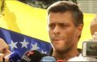 Leopoldo López reaparece a las puertas de la embajada española