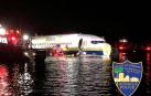 Un avión se sale de la pista y acaba en un río en Florida, sin que haya heridos graves