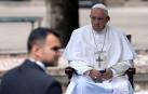 El papa, durante la ceremonia oficial tras su llegada a Sofia, capital de Bulgaria.