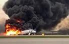 Al menos 13 muertos tras el aterrizaje de emergencia de un avión en Moscú