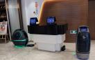 Los clientes pueden hacer el registro a través de una aplicación en sus propios teléfonos móviles o a través de unos mostradores con pantallas inteligentes.