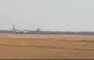Un avión birmano consigue aterrizar sin ruedas