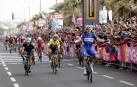 El italiano Elia Viviani gana al sprint la segunda etapa