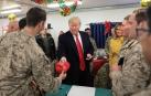 Trump, en su visita a las tropas estadounidenses en Irak.
