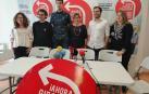 Alberto Garzón en una rueda de prensa en Pamplona junto a candidatos de I-E al Parlamento foral